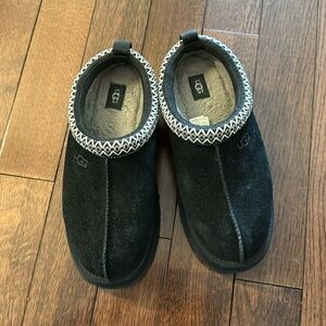 UGG tazz platform size 10 in black